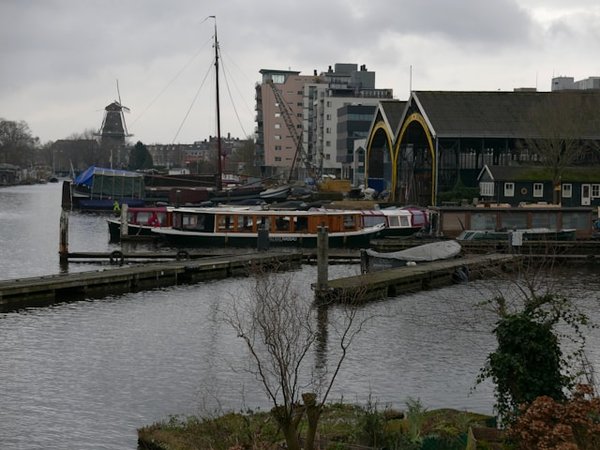 How to arrange a guided tour of historic shipyards in the UK?